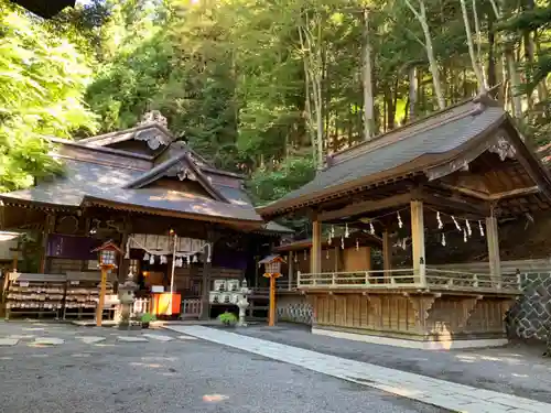 新倉富士浅間神社の本殿・本堂