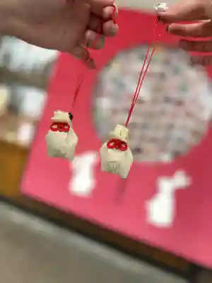 湯倉神社の{uncategorized: "未分類", other: "その他", undefined: "問題あり", building: "その他建物", grave: "お墓", sacred_gate: "鳥居", guardian: "狛犬", statue: "像", buddha: "仏像", history: "歴史", nature: "自然", garden: "庭園", animal: "動物", pagoda: "塔", temizu: "手水舎", mountain_gate: "山門・神門", sanctuary: "本殿・本堂", subordinate: "末社・摂社", art: "芸術", scenery: "景色", jizo: "地蔵", ema: "絵馬", goshuin: "御朱印", omikuji: "おみくじ", items: "授与品その他", amulet: "お守り", goshuincho: "御朱印帳", eats: "食事", festival: "お祭り", votive_dance: "神楽", shichigosan: "七五三参", wedding: "結婚式", experience: "体験その他", initially: "初詣", around: "周辺", anti_infection: "感染症対策"}