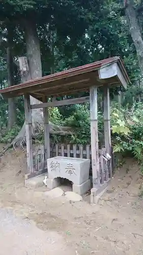 鳥見神社の手水舎