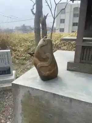 龍神社（釧路厳島神社）の{uncategorized: "未分類", other: "その他", undefined: "問題あり", building: "その他建物", grave: "お墓", sacred_gate: "鳥居", guardian: "狛犬", statue: "像", buddha: "仏像", history: "歴史", nature: "自然", garden: "庭園", animal: "動物", pagoda: "塔", temizu: "手水舎", mountain_gate: "山門・神門", sanctuary: "本殿・本堂", subordinate: "末社・摂社", art: "芸術", scenery: "景色", jizo: "地蔵", ema: "絵馬", goshuin: "御朱印", omikuji: "おみくじ", items: "授与品その他", amulet: "お守り", goshuincho: "御朱印帳", eats: "食事", festival: "お祭り", votive_dance: "神楽", shichigosan: "七五三参", wedding: "結婚式", experience: "体験その他", initially: "初詣", around: "周辺", anti_infection: "感染症対策"}