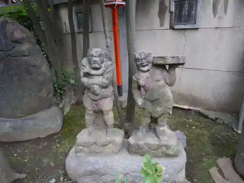 吉原神社の像