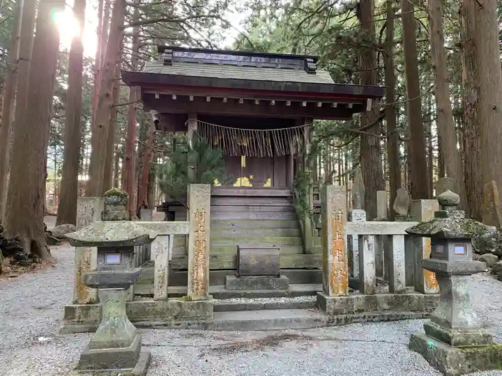 北口本宮冨士浅間神社の末社・摂社