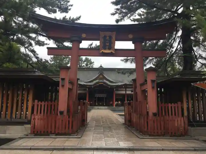 氣比神宮の鳥居