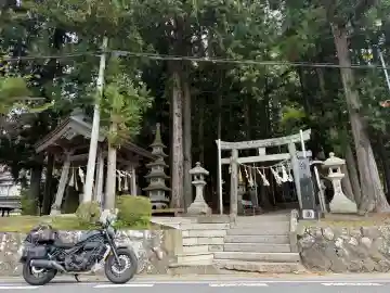洩矢神社の{uncategorized: "未分類", other: "その他", undefined: "問題あり", building: "その他建物", grave: "お墓", sacred_gate: "鳥居", guardian: "狛犬", statue: "像", buddha: "仏像", history: "歴史", nature: "自然", garden: "庭園", animal: "動物", pagoda: "塔", temizu: "手水舎", mountain_gate: "山門・神門", sanctuary: "本殿・本堂", subordinate: "末社・摂社", art: "芸術", scenery: "景色", jizo: "地蔵", ema: "絵馬", goshuin: "御朱印", omikuji: "おみくじ", items: "授与品その他", amulet: "お守り", goshuincho: "御朱印帳", eats: "食事", festival: "お祭り", votive_dance: "神楽", shichigosan: "七五三参", wedding: "結婚式", experience: "体験その他", initially: "初詣", around: "周辺", anti_infection: "感染症対策"}