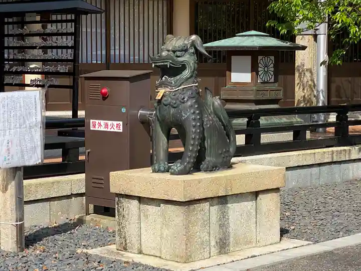 三重縣護國神社の狛犬