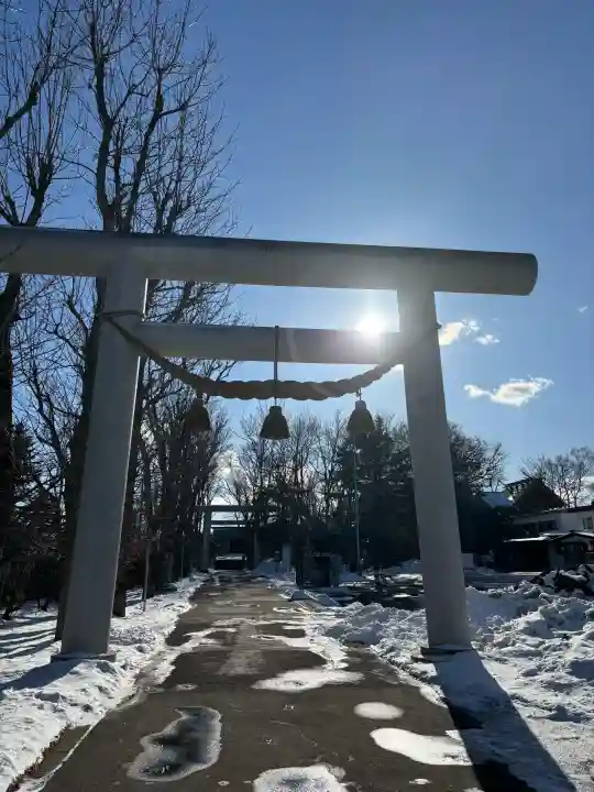鳥取神社の{uncategorized: "未分類", other: "その他", undefined: "問題あり", building: "その他建物", grave: "お墓", sacred_gate: "鳥居", guardian: "狛犬", statue: "像", buddha: "仏像", history: "歴史", nature: "自然", garden: "庭園", animal: "動物", pagoda: "塔", temizu: "手水舎", mountain_gate: "山門・神門", sanctuary: "本殿・本堂", subordinate: "末社・摂社", art: "芸術", scenery: "景色", jizo: "地蔵", ema: "絵馬", goshuin: "御朱印", omikuji: "おみくじ", items: "授与品その他", amulet: "お守り", goshuincho: "御朱印帳", eats: "食事", festival: "お祭り", votive_dance: "神楽", shichigosan: "七五三参", wedding: "結婚式", experience: "体験その他", initially: "初詣", around: "周辺", anti_infection: "感染症対策"}