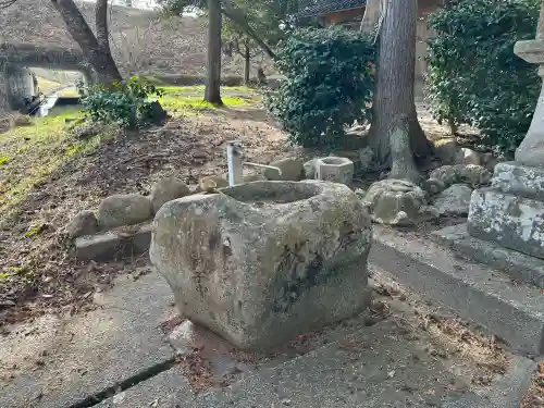 出雲路幸神社の{uncategorized: "未分類", other: "その他", undefined: "問題あり", building: "その他建物", grave: "お墓", sacred_gate: "鳥居", guardian: "狛犬", statue: "像", buddha: "仏像", history: "歴史", nature: "自然", garden: "庭園", animal: "動物", pagoda: "塔", temizu: "手水舎", mountain_gate: "山門・神門", sanctuary: "本殿・本堂", subordinate: "末社・摂社", art: "芸術", scenery: "景色", jizo: "地蔵", ema: "絵馬", goshuin: "御朱印", omikuji: "おみくじ", items: "授与品その他", amulet: "お守り", goshuincho: "御朱印帳", eats: "食事", festival: "お祭り", votive_dance: "神楽", shichigosan: "七五三参", wedding: "結婚式", experience: "体験その他", initially: "初詣", around: "周辺", anti_infection: "感染症対策"}