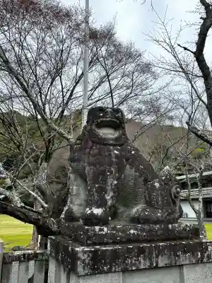 靜岡縣護國神社の{uncategorized: "未分類", other: "その他", undefined: "問題あり", building: "その他建物", grave: "お墓", sacred_gate: "鳥居", guardian: "狛犬", statue: "像", buddha: "仏像", history: "歴史", nature: "自然", garden: "庭園", animal: "動物", pagoda: "塔", temizu: "手水舎", mountain_gate: "山門・神門", sanctuary: "本殿・本堂", subordinate: "末社・摂社", art: "芸術", scenery: "景色", jizo: "地蔵", ema: "絵馬", goshuin: "御朱印", omikuji: "おみくじ", items: "授与品その他", amulet: "お守り", goshuincho: "御朱印帳", eats: "食事", festival: "お祭り", votive_dance: "神楽", shichigosan: "七五三参", wedding: "結婚式", experience: "体験その他", initially: "初詣", around: "周辺", anti_infection: "感染症対策"}