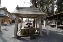 穂高神社本宮の手水