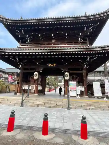中山寺の{uncategorized: "未分類", other: "その他", undefined: "問題あり", building: "その他建物", grave: "お墓", sacred_gate: "鳥居", guardian: "狛犬", statue: "像", buddha: "仏像", history: "歴史", nature: "自然", garden: "庭園", animal: "動物", pagoda: "塔", temizu: "手水舎", mountain_gate: "山門・神門", sanctuary: "本殿・本堂", subordinate: "末社・摂社", art: "芸術", scenery: "景色", jizo: "地蔵", ema: "絵馬", goshuin: "御朱印", omikuji: "おみくじ", items: "授与品その他", amulet: "お守り", goshuincho: "御朱印帳", eats: "食事", festival: "お祭り", votive_dance: "神楽", shichigosan: "七五三参", wedding: "結婚式", experience: "体験その他", initially: "初詣", around: "周辺", anti_infection: "感染症対策"}