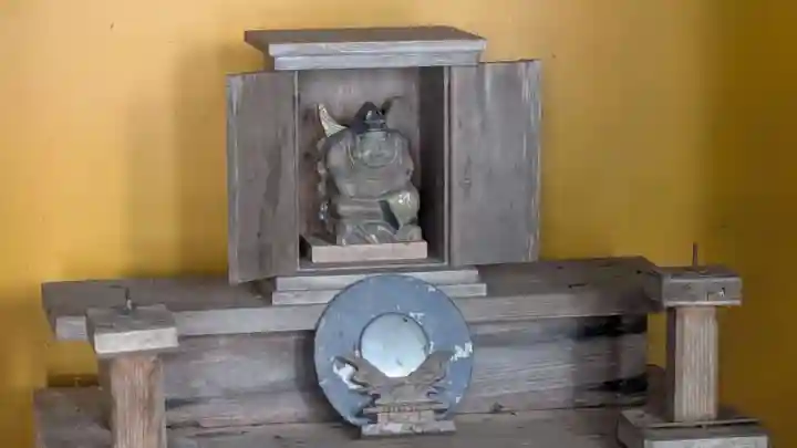 神社(洞爺湖中の島)の像