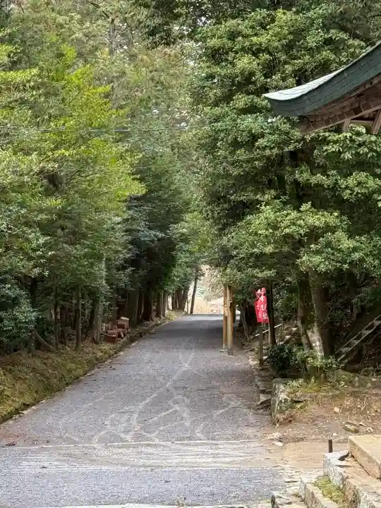 敢國神社の{uncategorized: "未分類", other: "その他", undefined: "問題あり", building: "その他建物", grave: "お墓", sacred_gate: "鳥居", guardian: "狛犬", statue: "像", buddha: "仏像", history: "歴史", nature: "自然", garden: "庭園", animal: "動物", pagoda: "塔", temizu: "手水舎", mountain_gate: "山門・神門", sanctuary: "本殿・本堂", subordinate: "末社・摂社", art: "芸術", scenery: "景色", jizo: "地蔵", ema: "絵馬", goshuin: "御朱印", omikuji: "おみくじ", items: "授与品その他", amulet: "お守り", goshuincho: "御朱印帳", eats: "食事", festival: "お祭り", votive_dance: "神楽", shichigosan: "七五三参", wedding: "結婚式", experience: "体験その他", initially: "初詣", around: "周辺", anti_infection: "感染症対策"}