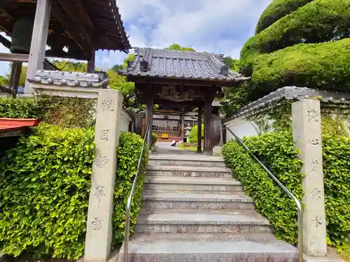 珠林寺の山門