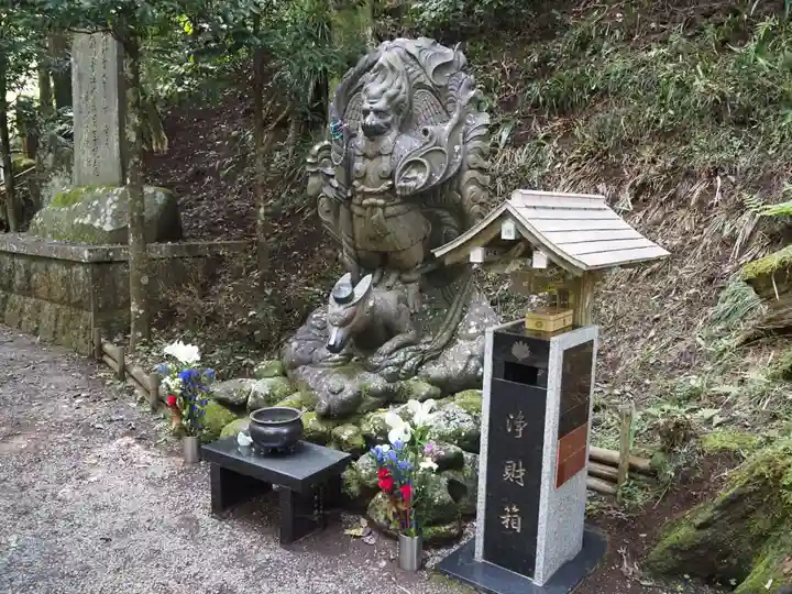 最乗寺(道了尊)の像