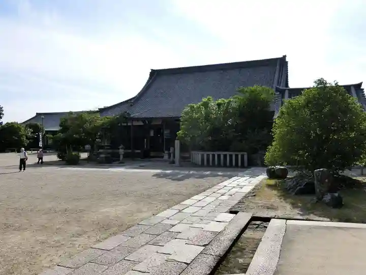 西大寺の本殿・本堂