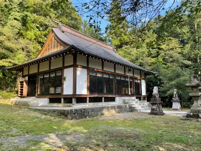 諏訪春日神社の本殿