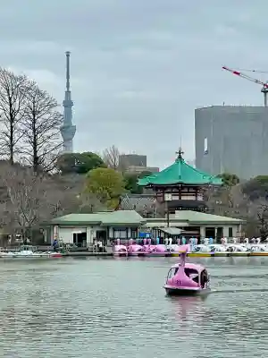 寛永寺不忍池弁天堂の{uncategorized: "未分類", other: "その他", undefined: "問題あり", building: "その他建物", grave: "お墓", sacred_gate: "鳥居", guardian: "狛犬", statue: "像", buddha: "仏像", history: "歴史", nature: "自然", garden: "庭園", animal: "動物", pagoda: "塔", temizu: "手水舎", mountain_gate: "山門・神門", sanctuary: "本殿・本堂", subordinate: "末社・摂社", art: "芸術", scenery: "景色", jizo: "地蔵", ema: "絵馬", goshuin: "御朱印", omikuji: "おみくじ", items: "授与品その他", amulet: "お守り", goshuincho: "御朱印帳", eats: "食事", festival: "お祭り", votive_dance: "神楽", shichigosan: "七五三参", wedding: "結婚式", experience: "体験その他", initially: "初詣", around: "周辺", anti_infection: "感染症対策"}