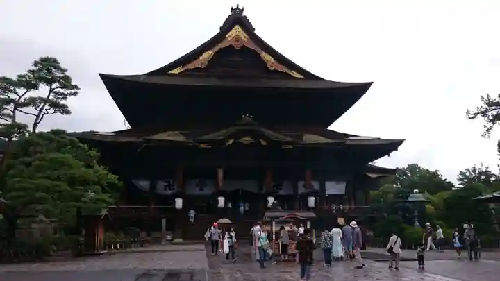 善光寺の本殿・本堂