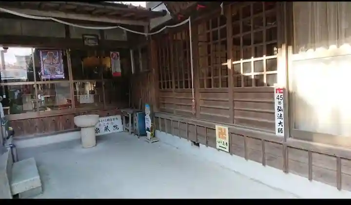 泉蔵院の本殿・本堂