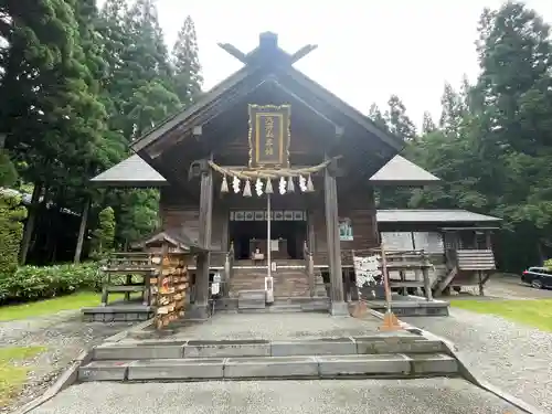 八海山尊神社の本殿