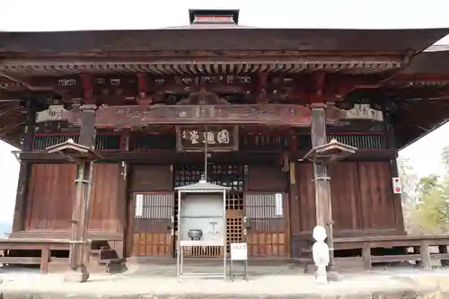 龍石寺の本殿・本堂