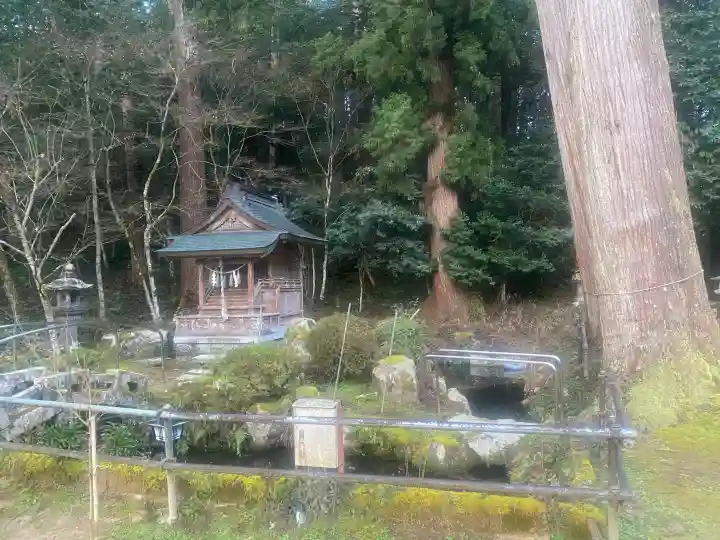 粟鹿神社の{uncategorized: "未分類", other: "その他", undefined: "問題あり", building: "その他建物", grave: "お墓", sacred_gate: "鳥居", guardian: "狛犬", statue: "像", buddha: "仏像", history: "歴史", nature: "自然", garden: "庭園", animal: "動物", pagoda: "塔", temizu: "手水舎", mountain_gate: "山門・神門", sanctuary: "本殿・本堂", subordinate: "末社・摂社", art: "芸術", scenery: "景色", jizo: "地蔵", ema: "絵馬", goshuin: "御朱印", omikuji: "おみくじ", items: "授与品その他", amulet: "お守り", goshuincho: "御朱印帳", eats: "食事", festival: "お祭り", votive_dance: "神楽", shichigosan: "七五三参", wedding: "結婚式", experience: "体験その他", initially: "初詣", around: "周辺", anti_infection: "感染症対策"}