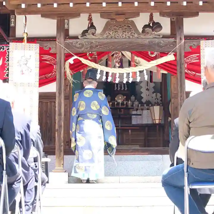 上宮地稲荷神社の{uncategorized: "未分類", other: "その他", undefined: "問題あり", building: "その他建物", grave: "お墓", sacred_gate: "鳥居", guardian: "狛犬", statue: "像", buddha: "仏像", history: "歴史", nature: "自然", garden: "庭園", animal: "動物", pagoda: "塔", temizu: "手水舎", mountain_gate: "山門・神門", sanctuary: "本殿・本堂", subordinate: "末社・摂社", art: "芸術", scenery: "景色", jizo: "地蔵", ema: "絵馬", goshuin: "御朱印", omikuji: "おみくじ", items: "授与品その他", amulet: "お守り", goshuincho: "御朱印帳", eats: "食事", festival: "お祭り", votive_dance: "神楽", shichigosan: "七五三参", wedding: "結婚式", experience: "体験その他", initially: "初詣", around: "周辺", anti_infection: "感染症対策"}