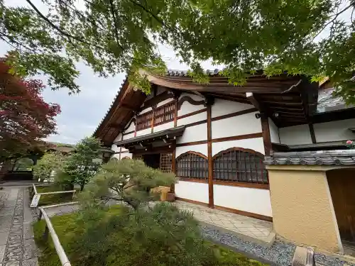 興臨院の{uncategorized: "未分類", other: "その他", undefined: "問題あり", building: "その他建物", grave: "お墓", sacred_gate: "鳥居", guardian: "狛犬", statue: "像", buddha: "仏像", history: "歴史", nature: "自然", garden: "庭園", animal: "動物", pagoda: "塔", temizu: "手水舎", mountain_gate: "山門・神門", sanctuary: "本殿・本堂", subordinate: "末社・摂社", art: "芸術", scenery: "景色", jizo: "地蔵", ema: "絵馬", goshuin: "御朱印", omikuji: "おみくじ", items: "授与品その他", amulet: "お守り", goshuincho: "御朱印帳", eats: "食事", festival: "お祭り", votive_dance: "神楽", shichigosan: "七五三参", wedding: "結婚式", experience: "体験その他", initially: "初詣", around: "周辺", anti_infection: "感染症対策"}