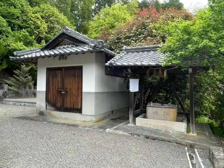 若宮神社の{uncategorized: "未分類", other: "その他", undefined: "問題あり", building: "その他建物", grave: "お墓", sacred_gate: "鳥居", guardian: "狛犬", statue: "像", buddha: "仏像", history: "歴史", nature: "自然", garden: "庭園", animal: "動物", pagoda: "塔", temizu: "手水舎", mountain_gate: "山門・神門", sanctuary: "本殿・本堂", subordinate: "末社・摂社", art: "芸術", scenery: "景色", jizo: "地蔵", ema: "絵馬", goshuin: "御朱印", omikuji: "おみくじ", items: "授与品その他", amulet: "お守り", goshuincho: "御朱印帳", eats: "食事", festival: "お祭り", votive_dance: "神楽", shichigosan: "七五三参", wedding: "結婚式", experience: "体験その他", initially: "初詣", around: "周辺", anti_infection: "感染症対策"}