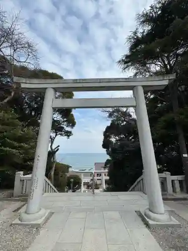 大洗磯前神社の{uncategorized: "未分類", other: "その他", undefined: "問題あり", building: "その他建物", grave: "お墓", sacred_gate: "鳥居", guardian: "狛犬", statue: "像", buddha: "仏像", history: "歴史", nature: "自然", garden: "庭園", animal: "動物", pagoda: "塔", temizu: "手水舎", mountain_gate: "山門・神門", sanctuary: "本殿・本堂", subordinate: "末社・摂社", art: "芸術", scenery: "景色", jizo: "地蔵", ema: "絵馬", goshuin: "御朱印", omikuji: "おみくじ", items: "授与品その他", amulet: "お守り", goshuincho: "御朱印帳", eats: "食事", festival: "お祭り", votive_dance: "神楽", shichigosan: "七五三参", wedding: "結婚式", experience: "体験その他", initially: "初詣", around: "周辺", anti_infection: "感染症対策"}