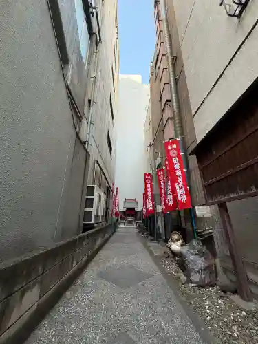 田螺稲荷神社の{uncategorized: "未分類", other: "その他", undefined: "問題あり", building: "その他建物", grave: "お墓", sacred_gate: "鳥居", guardian: "狛犬", statue: "像", buddha: "仏像", history: "歴史", nature: "自然", garden: "庭園", animal: "動物", pagoda: "塔", temizu: "手水舎", mountain_gate: "山門・神門", sanctuary: "本殿・本堂", subordinate: "末社・摂社", art: "芸術", scenery: "景色", jizo: "地蔵", ema: "絵馬", goshuin: "御朱印", omikuji: "おみくじ", items: "授与品その他", amulet: "お守り", goshuincho: "御朱印帳", eats: "食事", festival: "お祭り", votive_dance: "神楽", shichigosan: "七五三参", wedding: "結婚式", experience: "体験その他", initially: "初詣", around: "周辺", anti_infection: "感染症対策"}