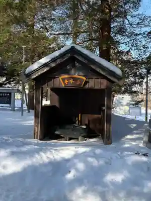 由仁神社の{uncategorized: "未分類", other: "その他", undefined: "問題あり", building: "その他建物", grave: "お墓", sacred_gate: "鳥居", guardian: "狛犬", statue: "像", buddha: "仏像", history: "歴史", nature: "自然", garden: "庭園", animal: "動物", pagoda: "塔", temizu: "手水舎", mountain_gate: "山門・神門", sanctuary: "本殿・本堂", subordinate: "末社・摂社", art: "芸術", scenery: "景色", jizo: "地蔵", ema: "絵馬", goshuin: "御朱印", omikuji: "おみくじ", items: "授与品その他", amulet: "お守り", goshuincho: "御朱印帳", eats: "食事", festival: "お祭り", votive_dance: "神楽", shichigosan: "七五三参", wedding: "結婚式", experience: "体験その他", initially: "初詣", around: "周辺", anti_infection: "感染症対策"}
