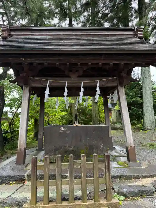 諏訪大社上社前宮の手水舎