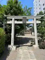 被官稲荷神社の鳥居