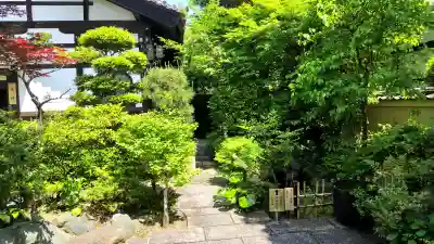 霊源院の{uncategorized: "未分類", other: "その他", undefined: "問題あり", building: "その他建物", grave: "お墓", sacred_gate: "鳥居", guardian: "狛犬", statue: "像", buddha: "仏像", history: "歴史", nature: "自然", garden: "庭園", animal: "動物", pagoda: "塔", temizu: "手水舎", mountain_gate: "山門・神門", sanctuary: "本殿・本堂", subordinate: "末社・摂社", art: "芸術", scenery: "景色", jizo: "地蔵", ema: "絵馬", goshuin: "御朱印", omikuji: "おみくじ", items: "授与品その他", amulet: "お守り", goshuincho: "御朱印帳", eats: "食事", festival: "お祭り", votive_dance: "神楽", shichigosan: "七五三参", wedding: "結婚式", experience: "体験その他", initially: "初詣", around: "周辺", anti_infection: "感染症対策"}