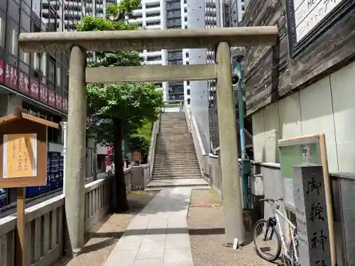 宮益御嶽神社の鳥居
