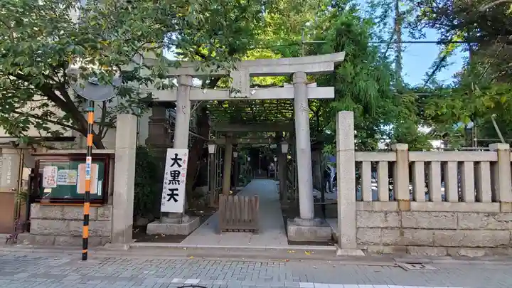 千住本氷川神社の鳥居