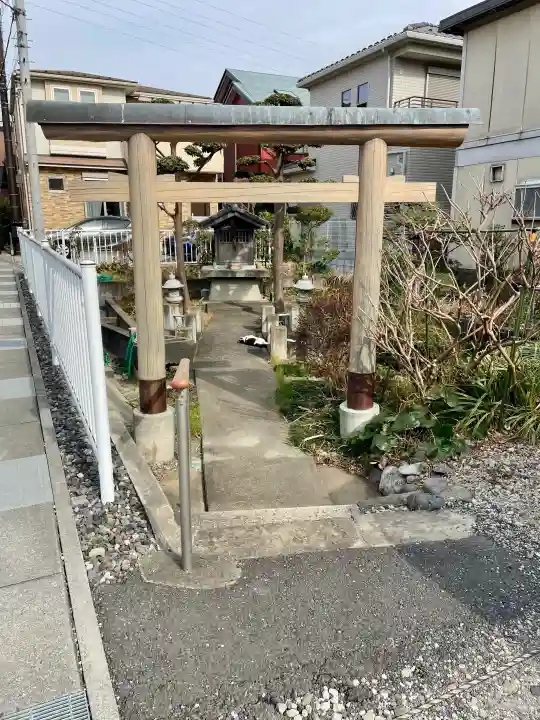 弁天社の{uncategorized: "未分類", other: "その他", undefined: "問題あり", building: "その他建物", grave: "お墓", sacred_gate: "鳥居", guardian: "狛犬", statue: "像", buddha: "仏像", history: "歴史", nature: "自然", garden: "庭園", animal: "動物", pagoda: "塔", temizu: "手水舎", mountain_gate: "山門・神門", sanctuary: "本殿・本堂", subordinate: "末社・摂社", art: "芸術", scenery: "景色", jizo: "地蔵", ema: "絵馬", goshuin: "御朱印", omikuji: "おみくじ", items: "授与品その他", amulet: "お守り", goshuincho: "御朱印帳", eats: "食事", festival: "お祭り", votive_dance: "神楽", shichigosan: "七五三参", wedding: "結婚式", experience: "体験その他", initially: "初詣", around: "周辺", anti_infection: "感染症対策"}