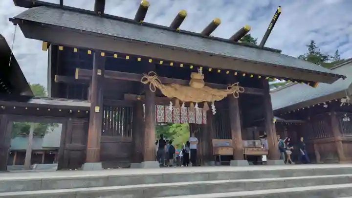 北海道神宮の{uncategorized: "未分類", other: "その他", undefined: "問題あり", building: "その他建物", grave: "お墓", sacred_gate: "鳥居", guardian: "狛犬", statue: "像", buddha: "仏像", history: "歴史", nature: "自然", garden: "庭園", animal: "動物", pagoda: "塔", temizu: "手水舎", mountain_gate: "山門・神門", sanctuary: "本殿・本堂", subordinate: "末社・摂社", art: "芸術", scenery: "景色", jizo: "地蔵", ema: "絵馬", goshuin: "御朱印", omikuji: "おみくじ", items: "授与品その他", amulet: "お守り", goshuincho: "御朱印帳", eats: "食事", festival: "お祭り", votive_dance: "神楽", shichigosan: "七五三参", wedding: "結婚式", experience: "体験その他", initially: "初詣", around: "周辺", anti_infection: "感染症対策"}