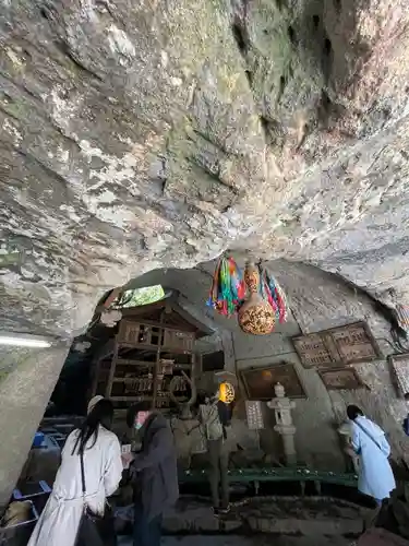 銭洗弁財天宇賀福神社(神奈川県)