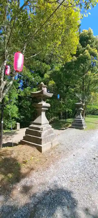 天照御祖神社の{uncategorized: "未分類", other: "その他", undefined: "問題あり", building: "その他建物", grave: "お墓", sacred_gate: "鳥居", guardian: "狛犬", statue: "像", buddha: "仏像", history: "歴史", nature: "自然", garden: "庭園", animal: "動物", pagoda: "塔", temizu: "手水舎", mountain_gate: "山門・神門", sanctuary: "本殿・本堂", subordinate: "末社・摂社", art: "芸術", scenery: "景色", jizo: "地蔵", ema: "絵馬", goshuin: "御朱印", omikuji: "おみくじ", items: "授与品その他", amulet: "お守り", goshuincho: "御朱印帳", eats: "食事", festival: "お祭り", votive_dance: "神楽", shichigosan: "七五三参", wedding: "結婚式", experience: "体験その他", initially: "初詣", around: "周辺", anti_infection: "感染症対策"}