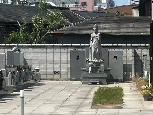 智崇院分院の{uncategorized: "未分類", other: "その他", undefined: "問題あり", building: "その他建物", grave: "お墓", sacred_gate: "鳥居", guardian: "狛犬", statue: "像", buddha: "仏像", history: "歴史", nature: "自然", garden: "庭園", animal: "動物", pagoda: "塔", temizu: "手水舎", mountain_gate: "山門・神門", sanctuary: "本殿・本堂", subordinate: "末社・摂社", art: "芸術", scenery: "景色", jizo: "地蔵", ema: "絵馬", goshuin: "御朱印", omikuji: "おみくじ", items: "授与品その他", amulet: "お守り", goshuincho: "御朱印帳", eats: "食事", festival: "お祭り", votive_dance: "神楽", shichigosan: "七五三参", wedding: "結婚式", experience: "体験その他", initially: "初詣", around: "周辺", anti_infection: "感染症対策"}