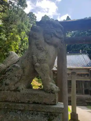 諏訪神社の狛犬