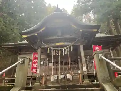 夏井諏訪神社の{uncategorized: "未分類", other: "その他", undefined: "問題あり", building: "その他建物", grave: "お墓", sacred_gate: "鳥居", guardian: "狛犬", statue: "像", buddha: "仏像", history: "歴史", nature: "自然", garden: "庭園", animal: "動物", pagoda: "塔", temizu: "手水舎", mountain_gate: "山門・神門", sanctuary: "本殿・本堂", subordinate: "末社・摂社", art: "芸術", scenery: "景色", jizo: "地蔵", ema: "絵馬", goshuin: "御朱印", omikuji: "おみくじ", items: "授与品その他", amulet: "お守り", goshuincho: "御朱印帳", eats: "食事", festival: "お祭り", votive_dance: "神楽", shichigosan: "七五三参", wedding: "結婚式", experience: "体験その他", initially: "初詣", around: "周辺", anti_infection: "感染症対策"}