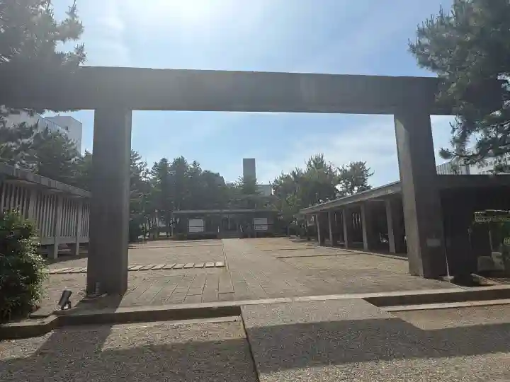 福井神社の{uncategorized: "未分類", other: "その他", undefined: "問題あり", building: "その他建物", grave: "お墓", sacred_gate: "鳥居", guardian: "狛犬", statue: "像", buddha: "仏像", history: "歴史", nature: "自然", garden: "庭園", animal: "動物", pagoda: "塔", temizu: "手水舎", mountain_gate: "山門・神門", sanctuary: "本殿・本堂", subordinate: "末社・摂社", art: "芸術", scenery: "景色", jizo: "地蔵", ema: "絵馬", goshuin: "御朱印", omikuji: "おみくじ", items: "授与品その他", amulet: "お守り", goshuincho: "御朱印帳", eats: "食事", festival: "お祭り", votive_dance: "神楽", shichigosan: "七五三参", wedding: "結婚式", experience: "体験その他", initially: "初詣", around: "周辺", anti_infection: "感染症対策"}