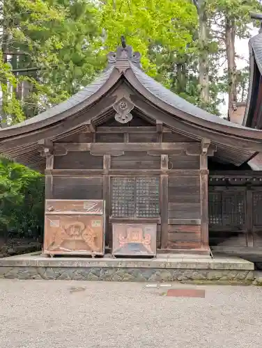 雄山神社前立社壇の{uncategorized: "未分類", other: "その他", undefined: "問題あり", building: "その他建物", grave: "お墓", sacred_gate: "鳥居", guardian: "狛犬", statue: "像", buddha: "仏像", history: "歴史", nature: "自然", garden: "庭園", animal: "動物", pagoda: "塔", temizu: "手水舎", mountain_gate: "山門・神門", sanctuary: "本殿・本堂", subordinate: "末社・摂社", art: "芸術", scenery: "景色", jizo: "地蔵", ema: "絵馬", goshuin: "御朱印", omikuji: "おみくじ", items: "授与品その他", amulet: "お守り", goshuincho: "御朱印帳", eats: "食事", festival: "お祭り", votive_dance: "神楽", shichigosan: "七五三参", wedding: "結婚式", experience: "体験その他", initially: "初詣", around: "周辺", anti_infection: "感染症対策"}