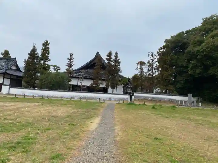 備中國分寺の{uncategorized: "未分類", other: "その他", undefined: "問題あり", building: "その他建物", grave: "お墓", sacred_gate: "鳥居", guardian: "狛犬", statue: "像", buddha: "仏像", history: "歴史", nature: "自然", garden: "庭園", animal: "動物", pagoda: "塔", temizu: "手水舎", mountain_gate: "山門・神門", sanctuary: "本殿・本堂", subordinate: "末社・摂社", art: "芸術", scenery: "景色", jizo: "地蔵", ema: "絵馬", goshuin: "御朱印", omikuji: "おみくじ", items: "授与品その他", amulet: "お守り", goshuincho: "御朱印帳", eats: "食事", festival: "お祭り", votive_dance: "神楽", shichigosan: "七五三参", wedding: "結婚式", experience: "体験その他", initially: "初詣", around: "周辺", anti_infection: "感染症対策"}