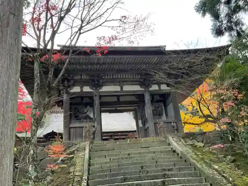 西明寺の山門