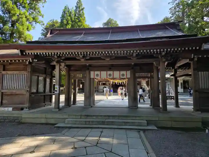 白山比咩神社の{uncategorized: "未分類", other: "その他", undefined: "問題あり", building: "その他建物", grave: "お墓", sacred_gate: "鳥居", guardian: "狛犬", statue: "像", buddha: "仏像", history: "歴史", nature: "自然", garden: "庭園", animal: "動物", pagoda: "塔", temizu: "手水舎", mountain_gate: "山門・神門", sanctuary: "本殿・本堂", subordinate: "末社・摂社", art: "芸術", scenery: "景色", jizo: "地蔵", ema: "絵馬", goshuin: "御朱印", omikuji: "おみくじ", items: "授与品その他", amulet: "お守り", goshuincho: "御朱印帳", eats: "食事", festival: "お祭り", votive_dance: "神楽", shichigosan: "七五三参", wedding: "結婚式", experience: "体験その他", initially: "初詣", around: "周辺", anti_infection: "感染症対策"}