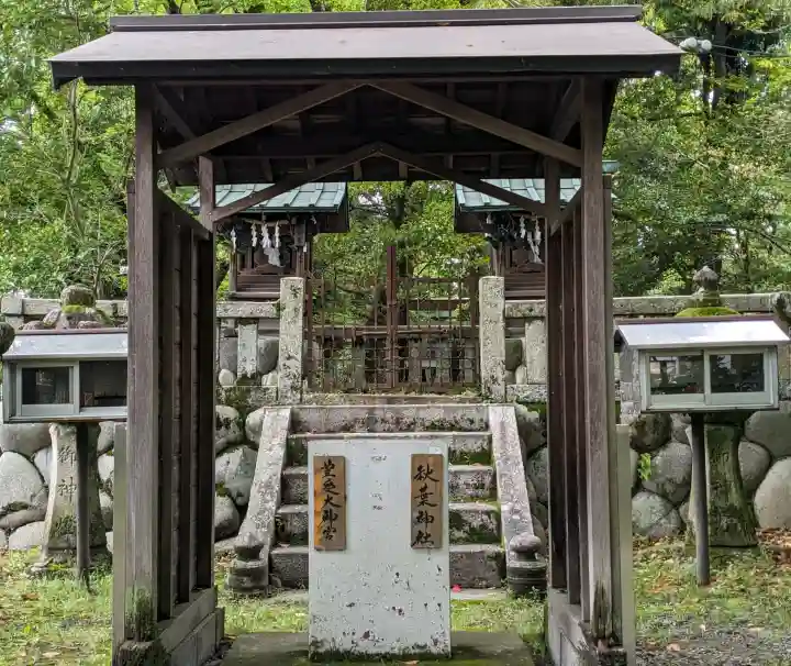 若宮神明社の{uncategorized: "未分類", other: "その他", undefined: "問題あり", building: "その他建物", grave: "お墓", sacred_gate: "鳥居", guardian: "狛犬", statue: "像", buddha: "仏像", history: "歴史", nature: "自然", garden: "庭園", animal: "動物", pagoda: "塔", temizu: "手水舎", mountain_gate: "山門・神門", sanctuary: "本殿・本堂", subordinate: "末社・摂社", art: "芸術", scenery: "景色", jizo: "地蔵", ema: "絵馬", goshuin: "御朱印", omikuji: "おみくじ", items: "授与品その他", amulet: "お守り", goshuincho: "御朱印帳", eats: "食事", festival: "お祭り", votive_dance: "神楽", shichigosan: "七五三参", wedding: "結婚式", experience: "体験その他", initially: "初詣", around: "周辺", anti_infection: "感染症対策"}